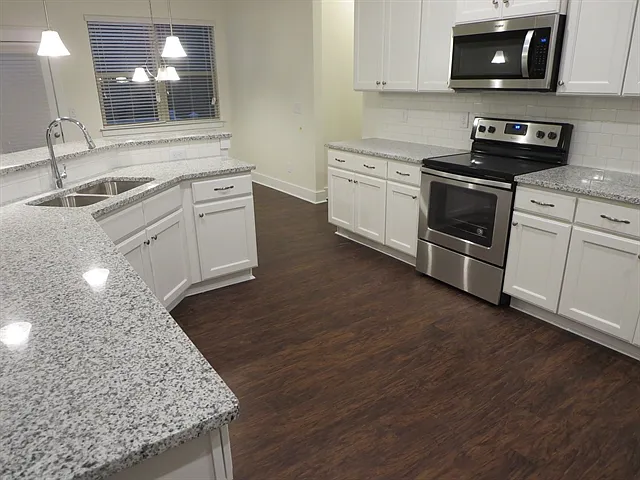 4 bed, 3.0 bath, 2814 sqft, $3,225 — Photo 3