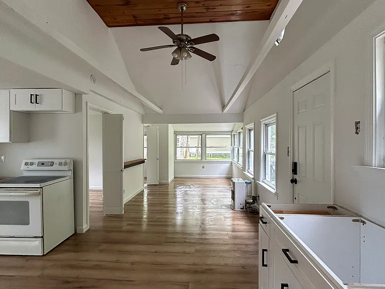 303 Collettes Grove Rd — Photo 1