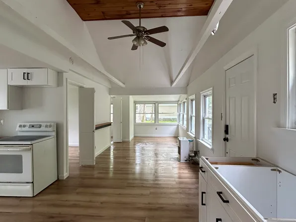 303 Collettes Grove Rd, Derry, NH 03038