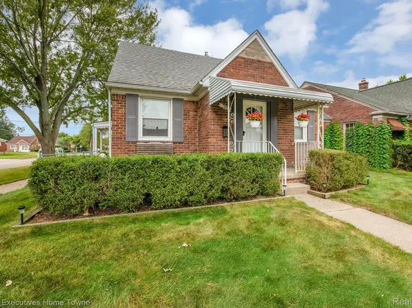 21103 Redmond Ave, Eastpointe, MI 48021