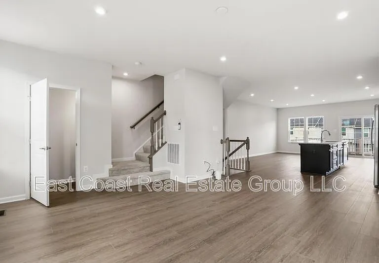 105 Dripping Spring Dr — Photo 10