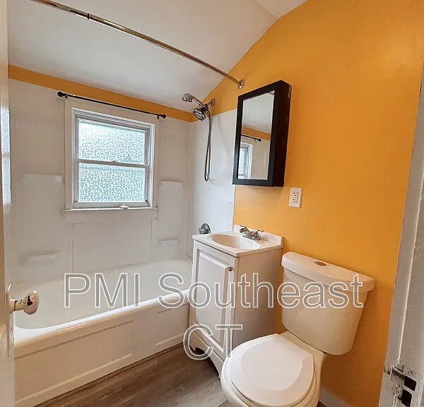 60 Hawthorne Dr — Photo 11