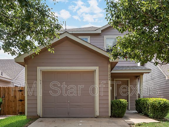 2nd image of 10624 Many Oaks Dr