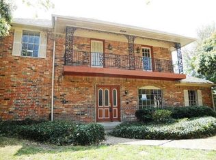 1011 Hampshire Ln, Carrollton, TX 75007