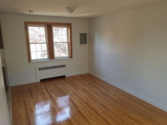 5th image of 63145 Carlton St #2FRONT