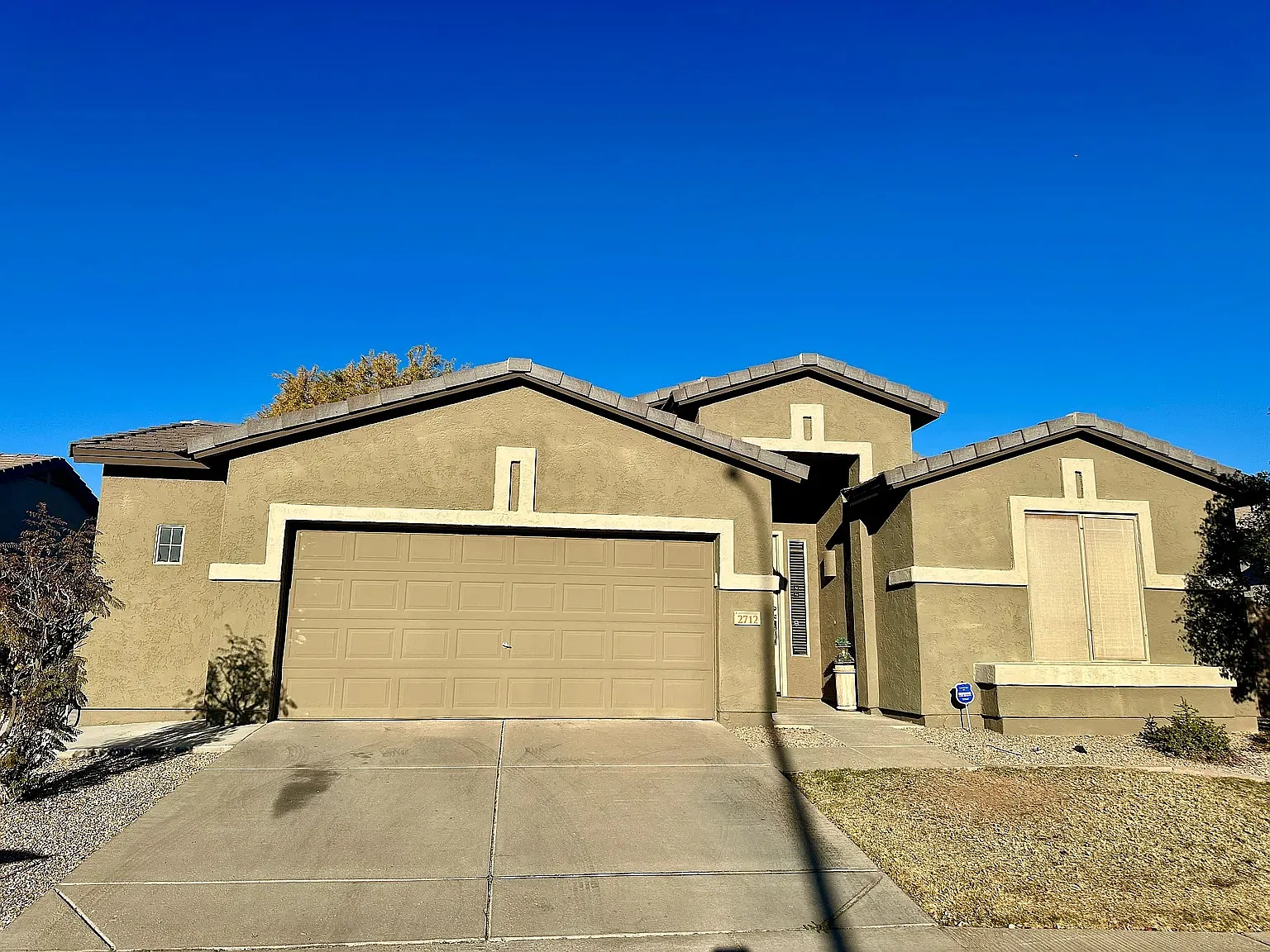 3 bed, 1623 sqft, $2,400 — Photo 1