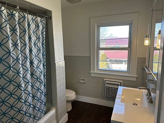 3rd image of 524 Stewart Ave