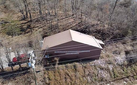 2nd image of 300 Mercer Mall Rd