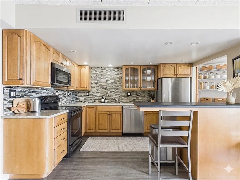 85 Brainerd Rd #P505 — Photo 4