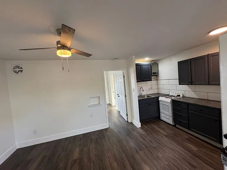 110 Gennaro Pl — Photo 2