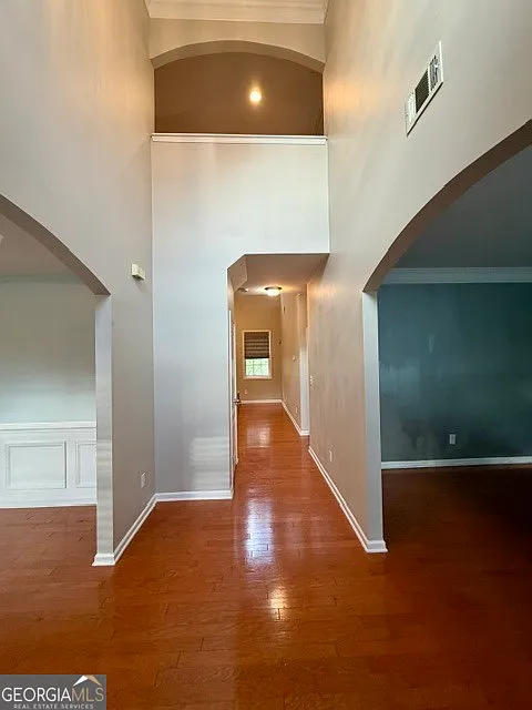 5 bed, 4.0 bath, 2612 sqft, $2,450 — Photo 2
