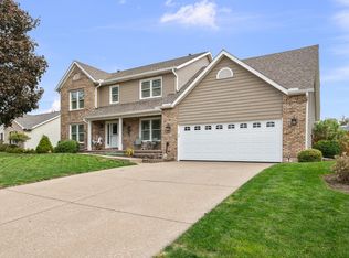 3415 Woodcrest Dr, Bettendorf, IA 52722