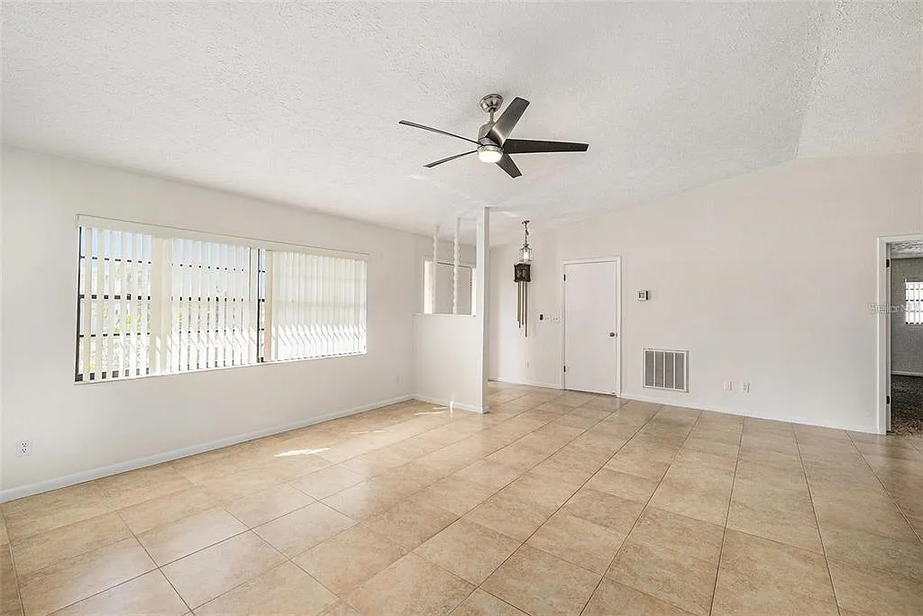 3 bed, 2.0 bath, 1908 sqft, $2,675 — Photo 2