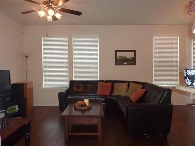 1st image of 831 Vashon Dr