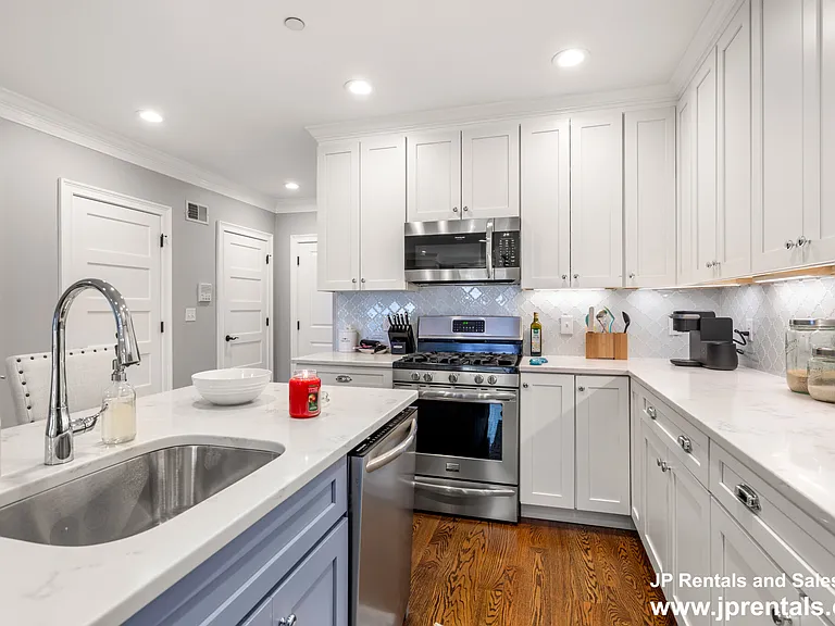 136 Sydney St #5 — Photo 8