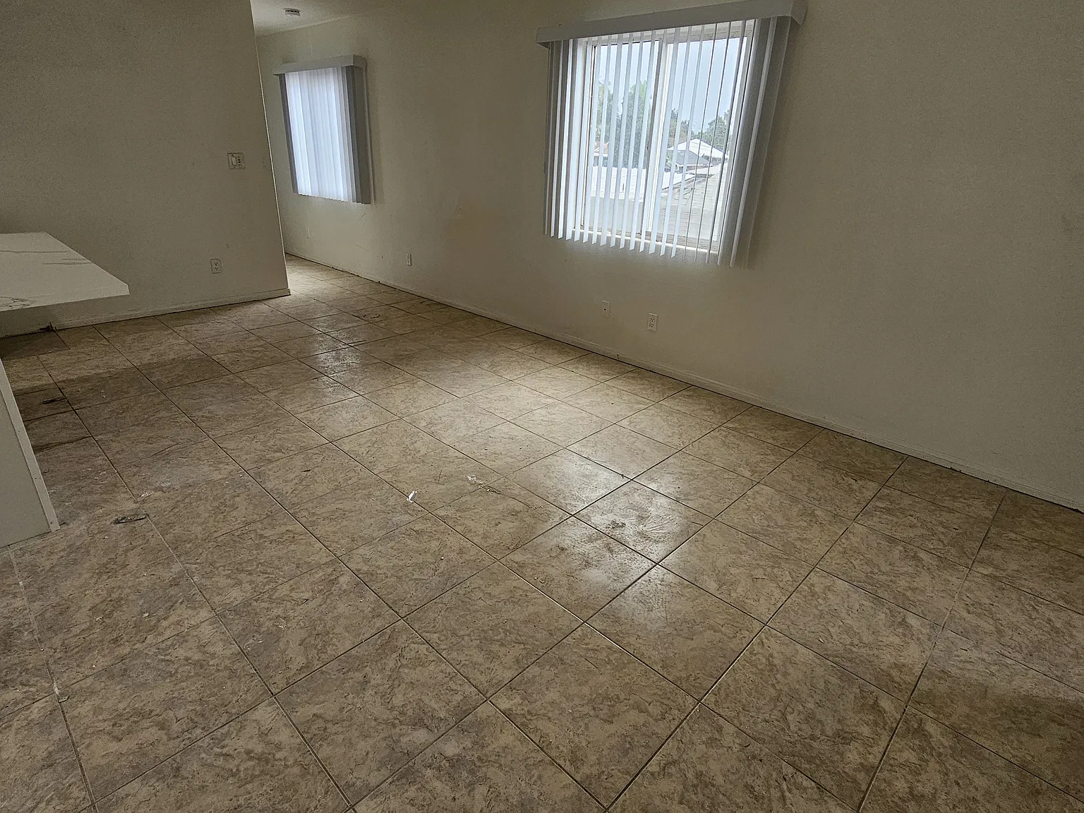 3 bed, 1.5 bath, 1200 sqft, $2,500 — Photo 2