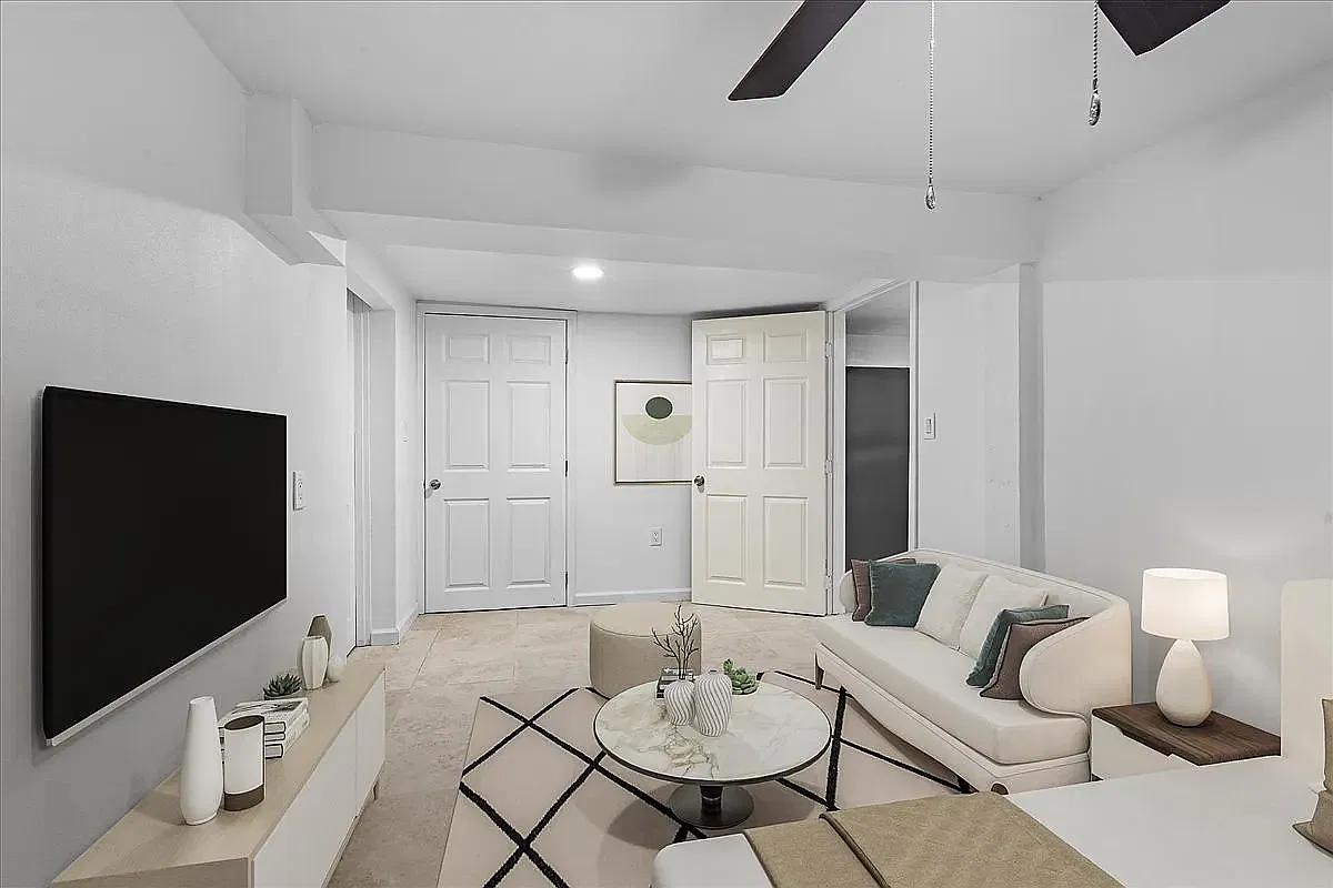 Studio, 360 sqft, $1,700 — Photo 2