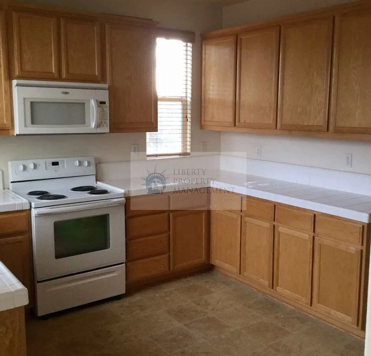 3 bed, 2.5 bath, 1974 sqft, $2,295 — Photo 4