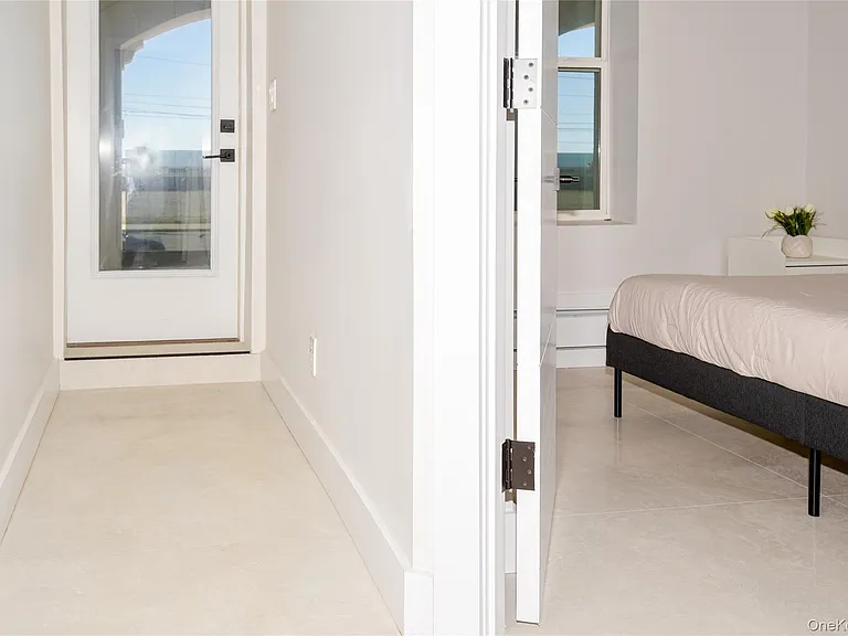315-1J W Broadway W #1J — Photo 16