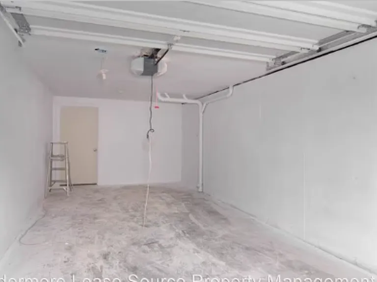 3608 N Monroe St — Photo 12