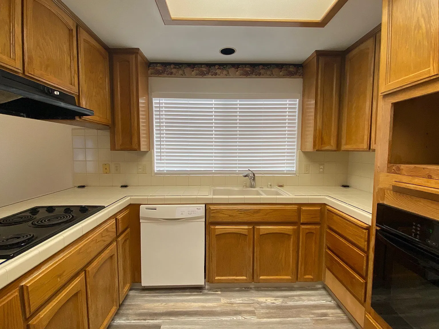 3 bed, 1820 sqft, $2,495 — Photo 3