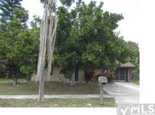 5821 Aurora Ct, Lake Worth, FL 33463