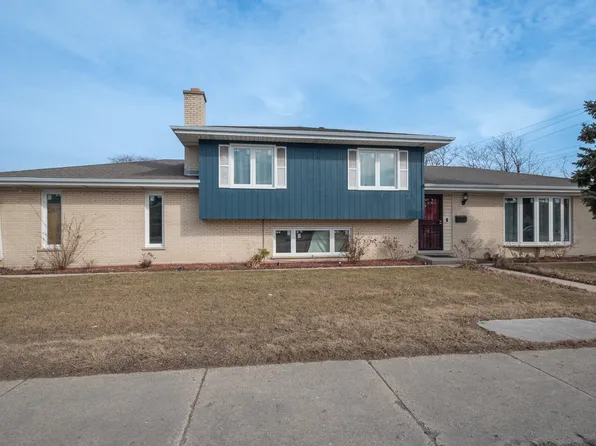 7153 W Oakton Ct, Niles, IL 60714