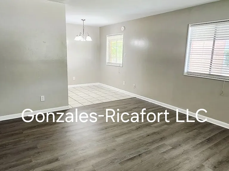 4107 Latimer Ln — Photo 2