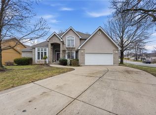 6124 N Elmwood Ct, Gladstone, MO 64119