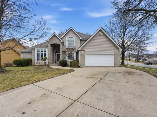 6124 N Elmwood Ct, Gladstone, MO 64119