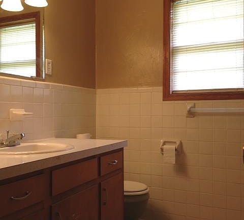 4th image of 4935 Robin Dr