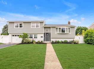 98 Ocean Ave, Massapequa, NY 11758