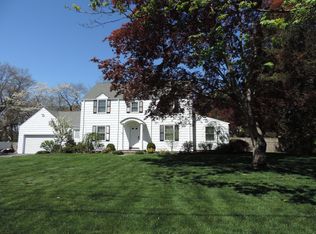 12 Genesee Trl, Harrison, NY 10528