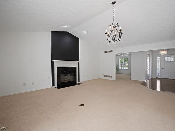 4th image of 889 Lynnhaven Ln