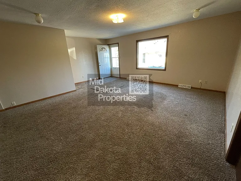 420 E 6th Ave — Photo 3