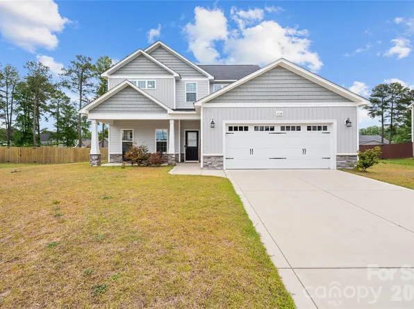 1116 Mayfern Dr, Hope Mills, NC 28348