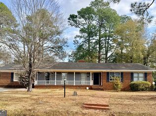 221 S College St, Metter, GA 30439