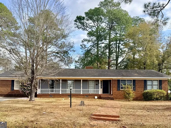 221 S College St, Metter, GA 30439