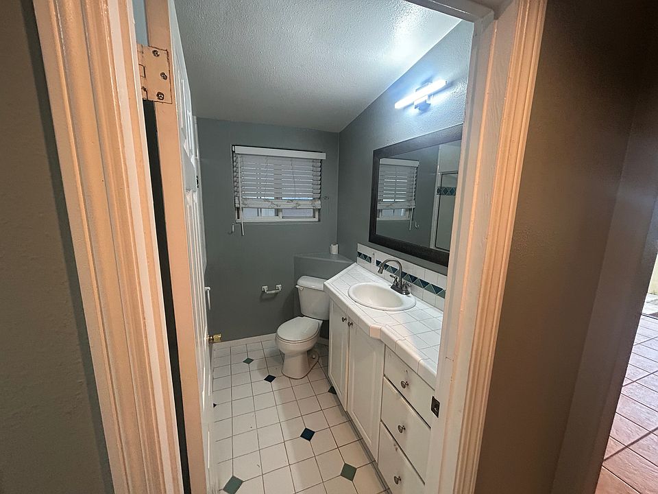 1st image of 206 Fern St #0