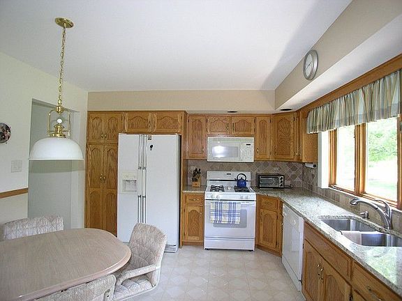 5th image of 16406 Sharon Ct