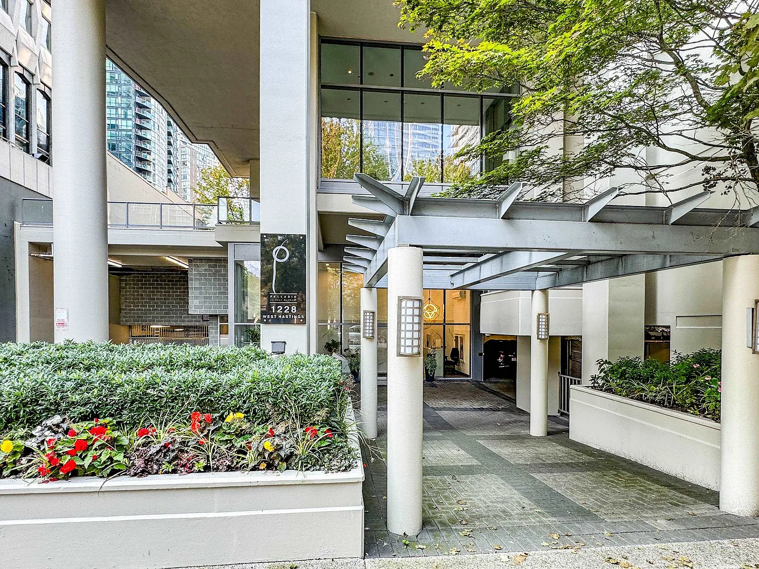 2 bed, 911 sqft, $4,200 — Photo 3