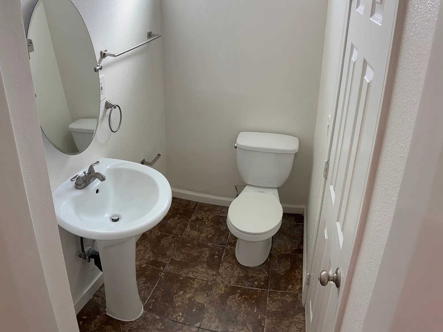 Studio, 300 sqft, $1,600 — Photo 3