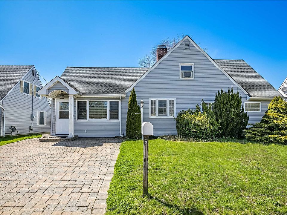 52 Jerusalem Ave Levittown NY Zillow