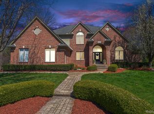 28043 Ashland Ave, Harrison Township, MI