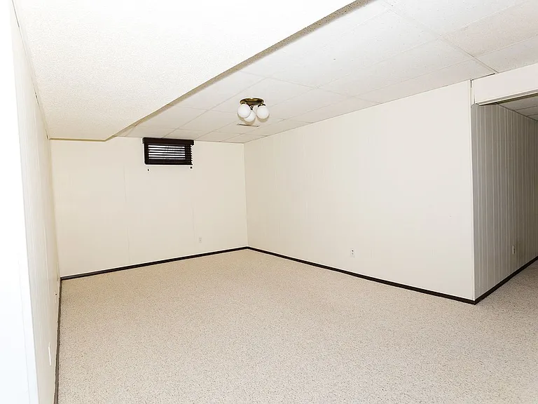 601 W Interstate Ave — Photo 26