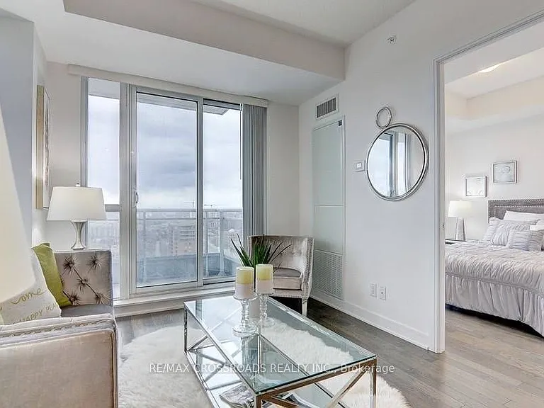 9201 Yonge St #1704 — Photo 9