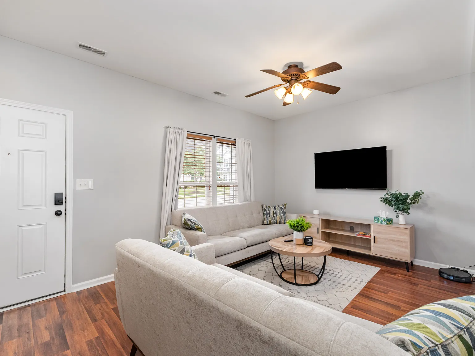 4919 Sunburst Ln — Photo 2