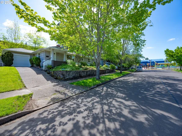 2875 Potter St, Eugene, OR 97405