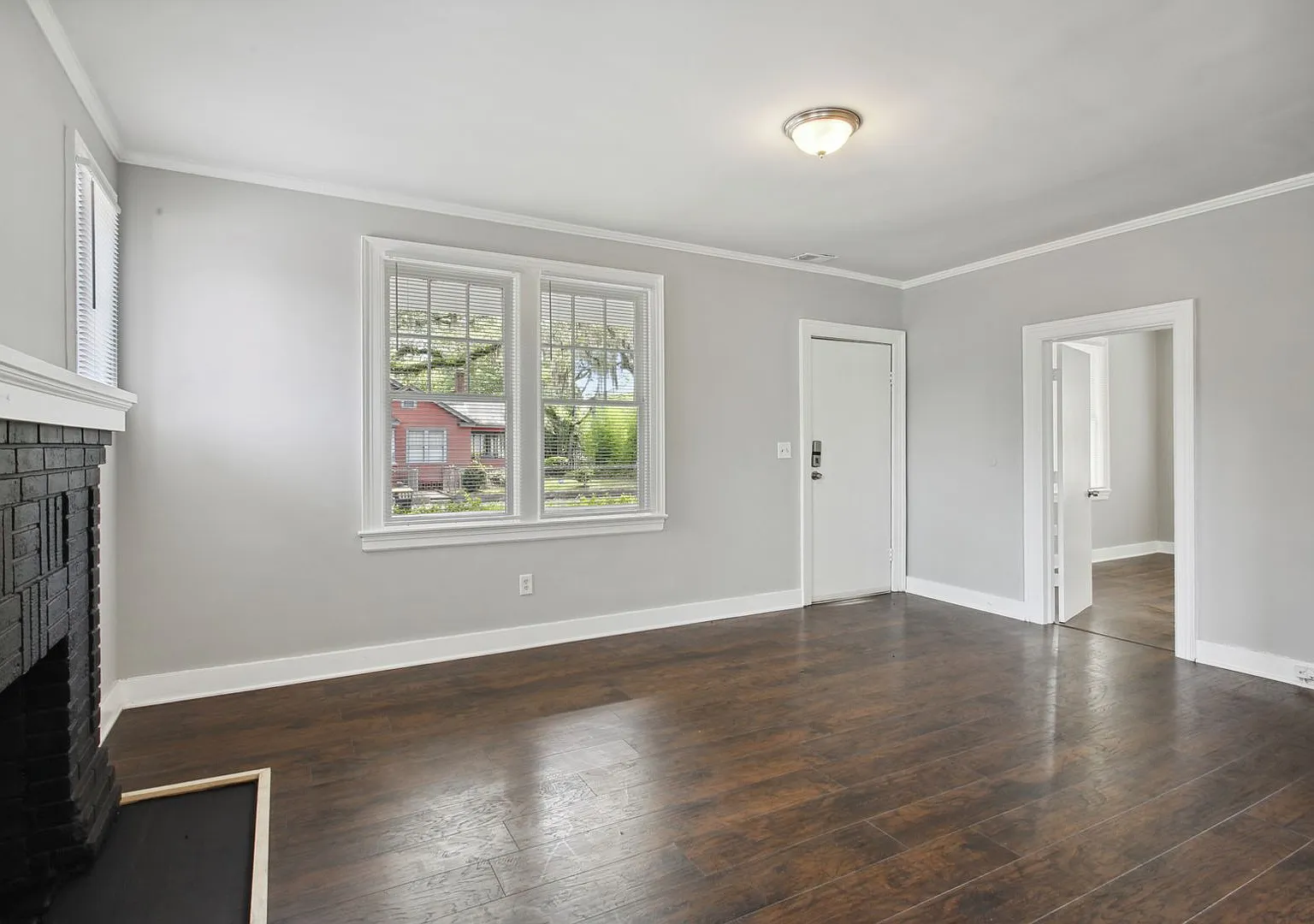 Large 2BR/1BA Downtown Home Walking Distance to Forsyth Park and Daffin Park — Photo 3