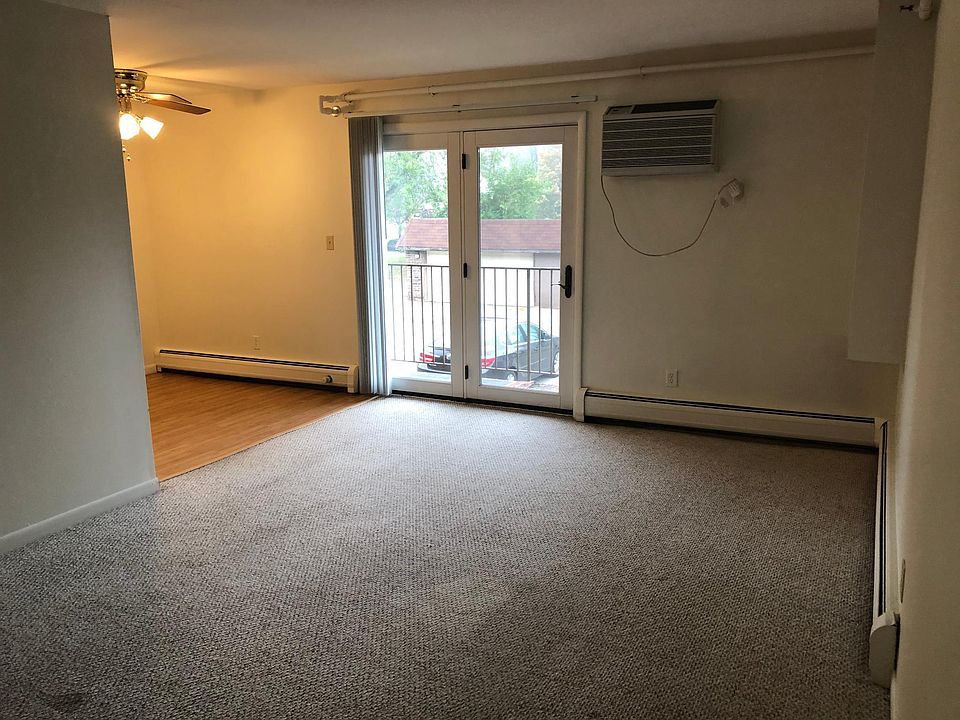 2nd image of 520 Oak Run Dr